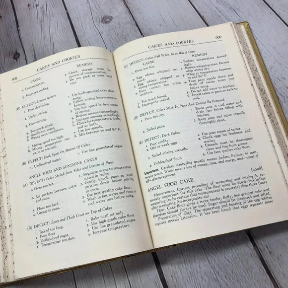 Vintage 1950 GOLD cookbook - Picture 10 of 10
